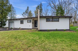 321 Brookview Drive, Irondequoit, NY 14617