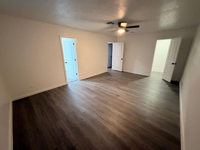 916 Brook Forest Drive B, Conroe, TX 77385
