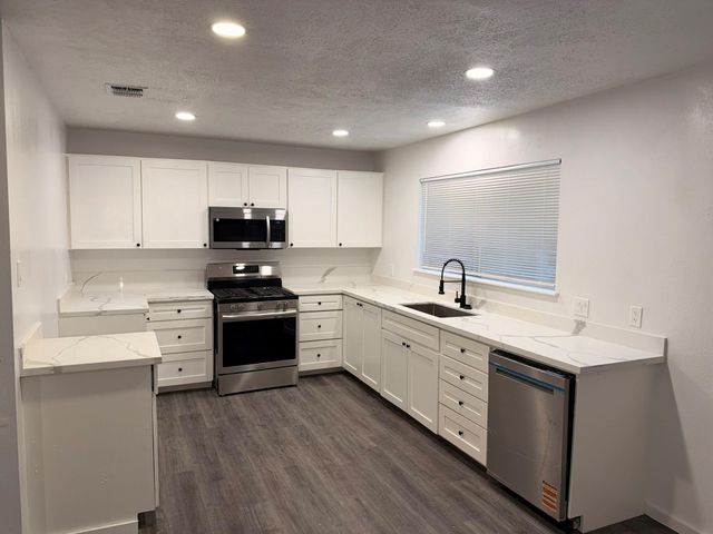 916 Brook Forest Drive B, Conroe, TX 77385