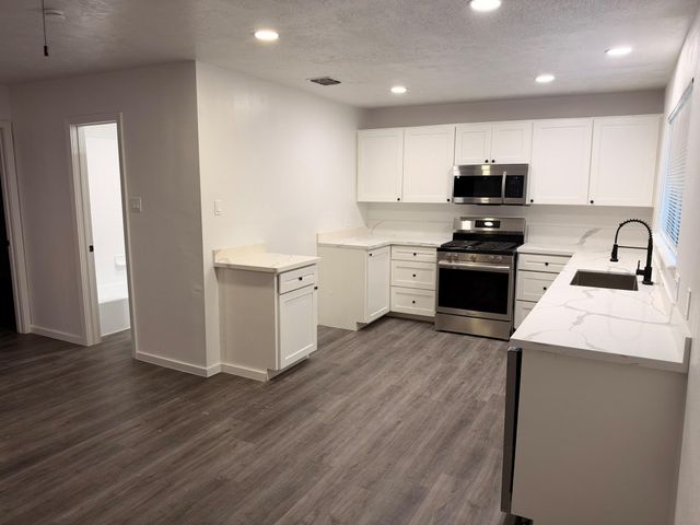 916 Brook Forest Drive B, Conroe, TX 77385