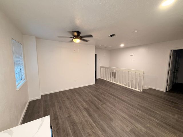 916 Brook Forest Drive B, Conroe, TX 77385