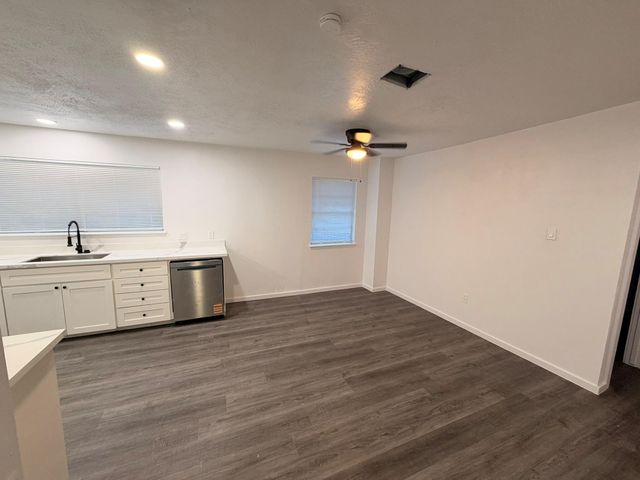 916 Brook Forest Drive B, Conroe, TX 77385