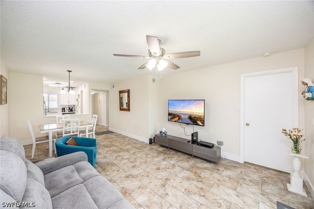 4306 27th CT SW 203, Naples, FL 34116