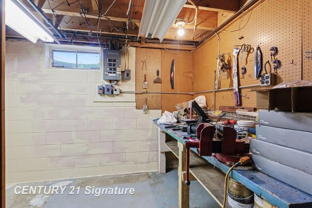 2568 Kuhlman Drive, Saginaw Twp, MI 48603