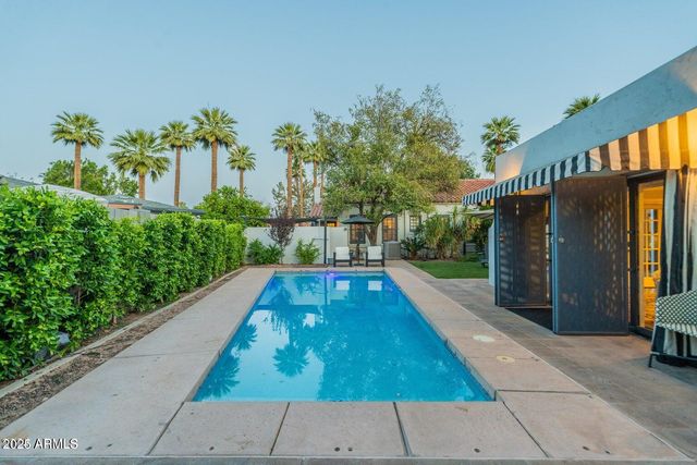 1615 Palmcroft Way SE, Phoenix, AZ 85007