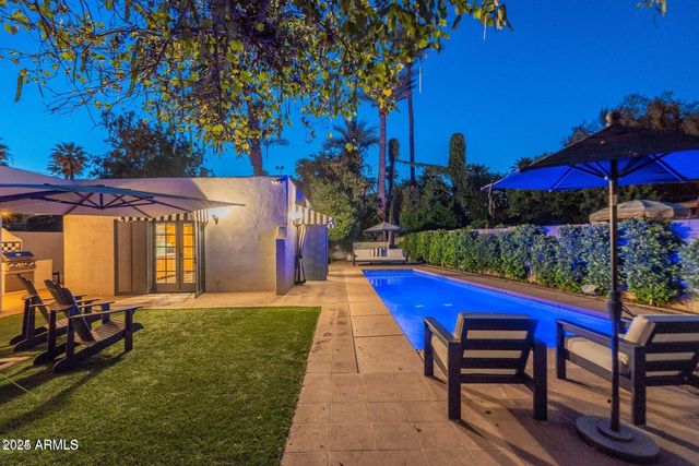 1615 Palmcroft Way SE, Phoenix, AZ 85007