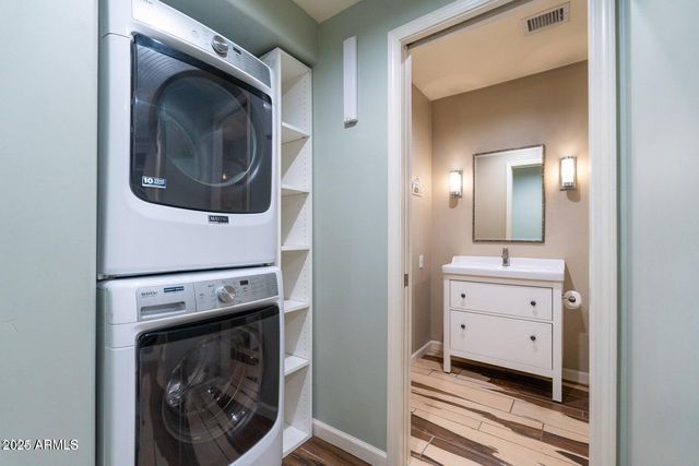 1615 Palmcroft Way SE, Phoenix, AZ 85007