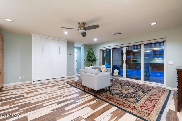 1615 Palmcroft Way SE, Phoenix, AZ 85007