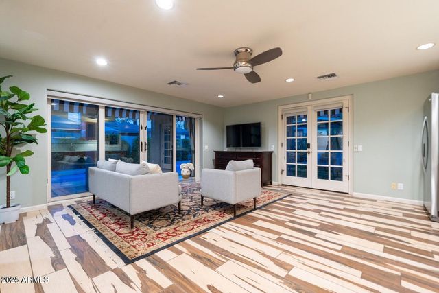 1615 Palmcroft Way SE, Phoenix, AZ 85007