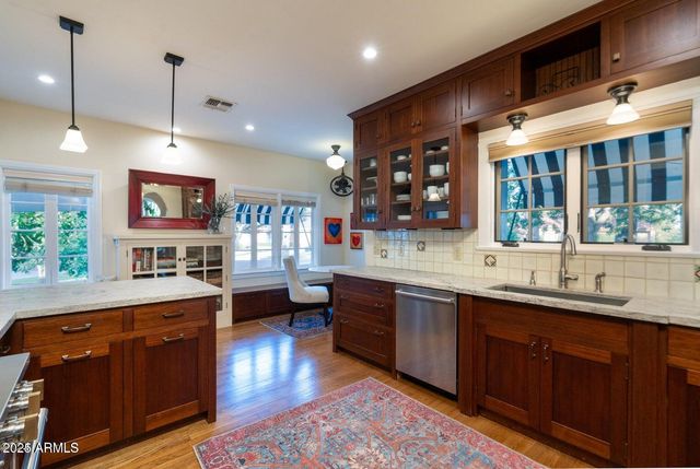 1615 Palmcroft Way SE, Phoenix, AZ 85007