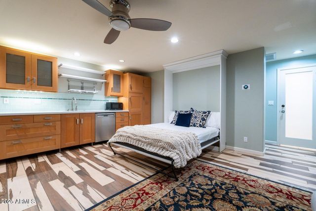 1615 Palmcroft Way SE, Phoenix, AZ 85007