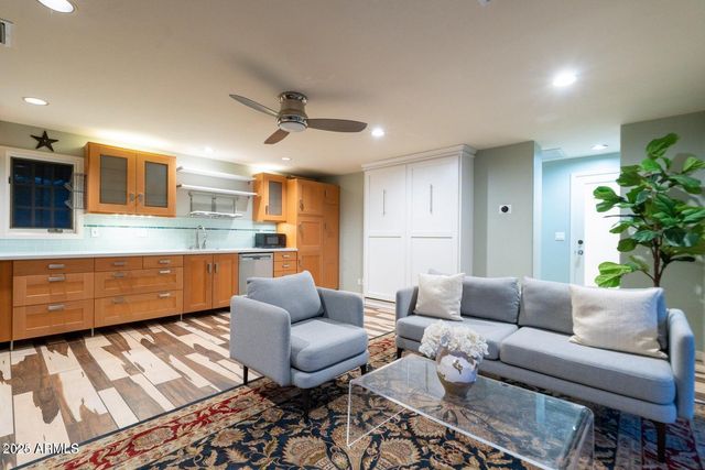 1615 Palmcroft Way SE, Phoenix, AZ 85007