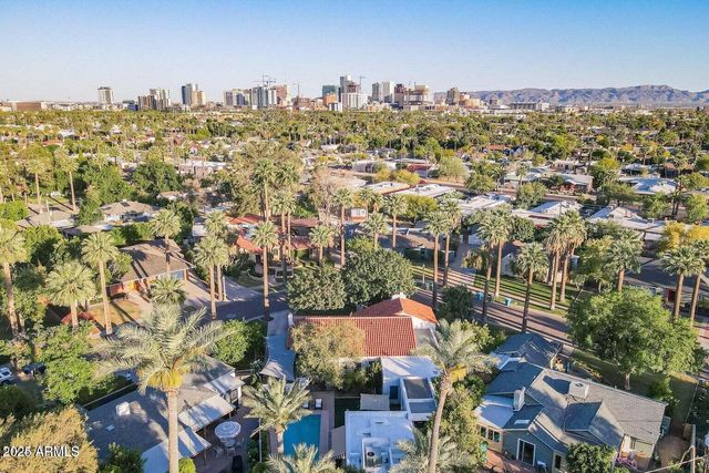 1615 Palmcroft Way SE, Phoenix, AZ 85007