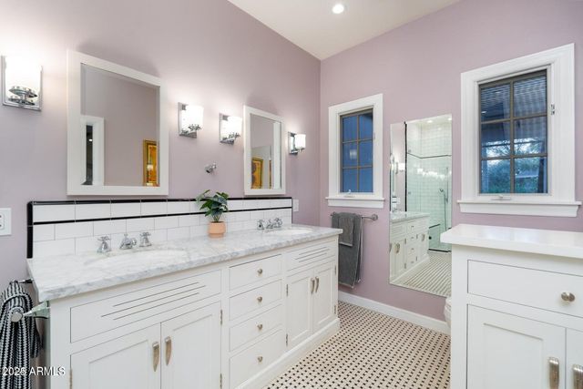 1615 Palmcroft Way SE, Phoenix, AZ 85007