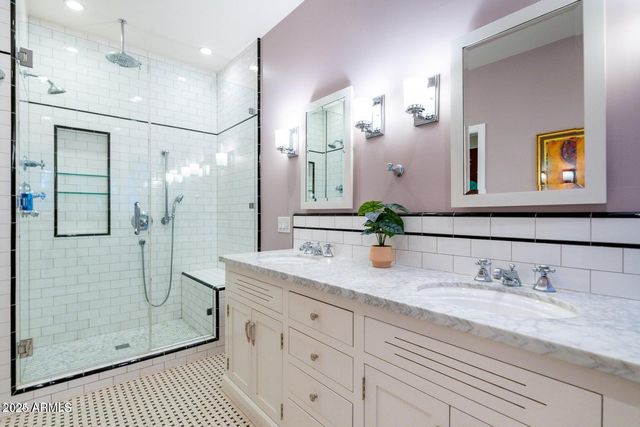 1615 Palmcroft Way SE, Phoenix, AZ 85007