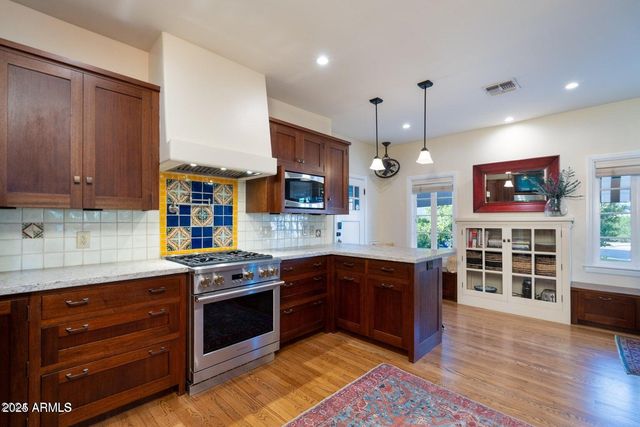 1615 Palmcroft Way SE, Phoenix, AZ 85007