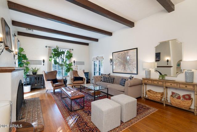 1615 Palmcroft Way SE, Phoenix, AZ 85007