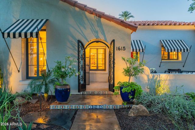 1615 Palmcroft Way SE, Phoenix, AZ 85007