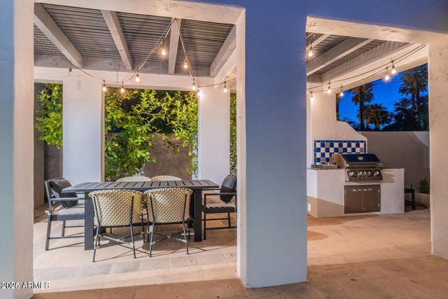 1615 Palmcroft Way SE, Phoenix, AZ 85007