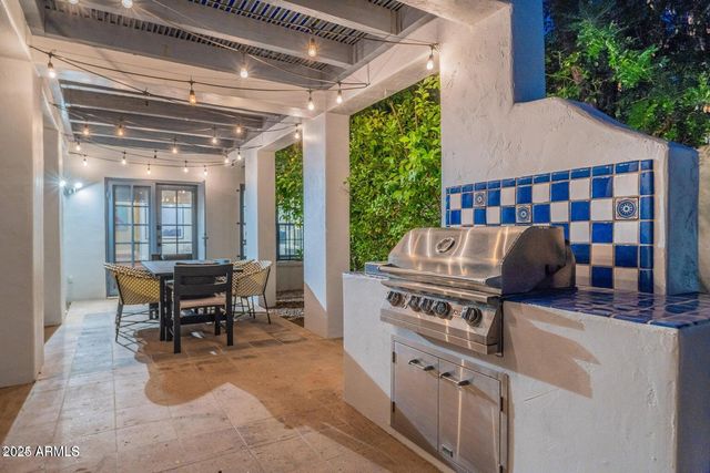 1615 Palmcroft Way SE, Phoenix, AZ 85007