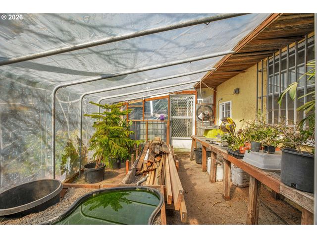 12030 Ne RUSSELL St, Portland, OR 97220