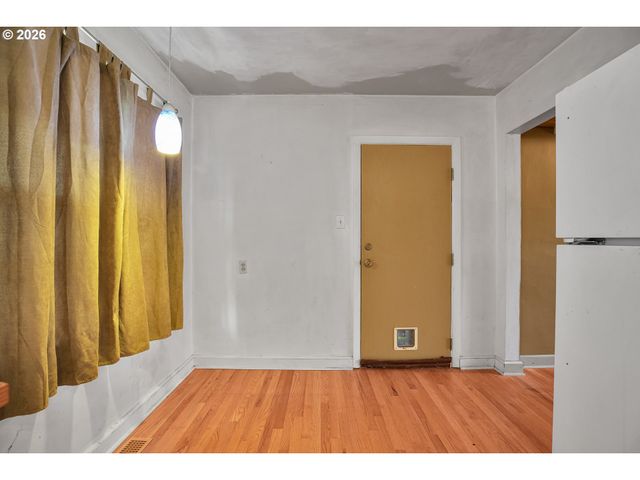 12030 Ne RUSSELL St, Portland, OR 97220