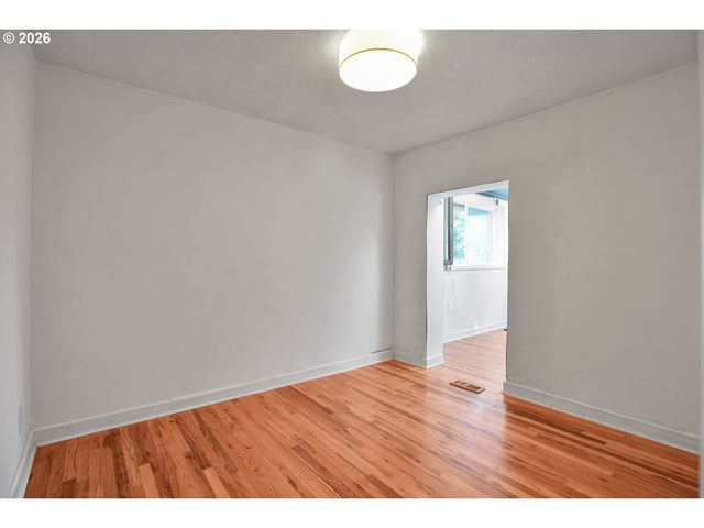 12030 Ne RUSSELL St, Portland, OR 97220