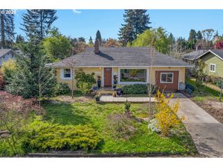 12030 Ne RUSSELL St, Portland, OR 97220