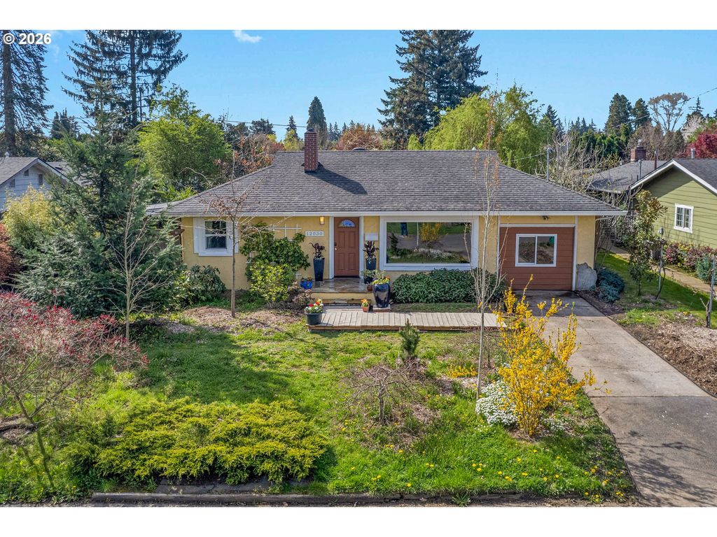 12030 Ne RUSSELL St, Portland, OR 97220
