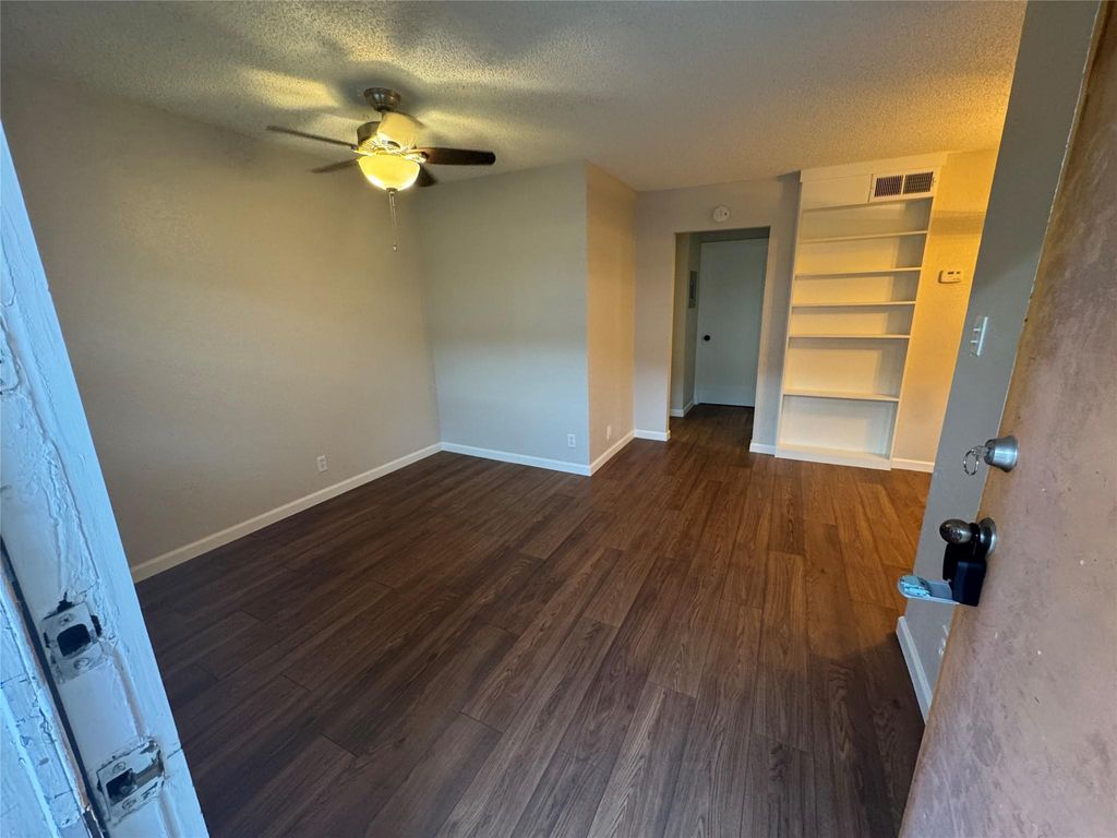 2401 Manor RD 118, Austin, TX 78722