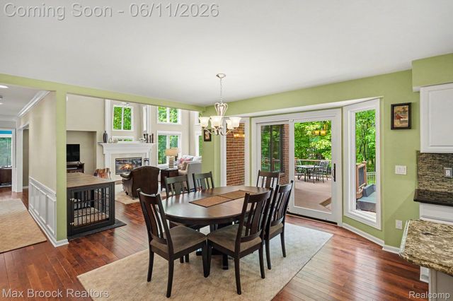 1300 Oak Hollow Drive, Milford Charter Township, MI 48380
