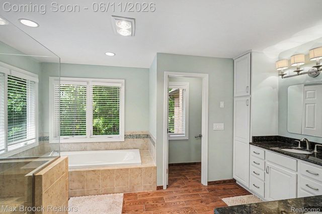 1300 Oak Hollow Drive, Milford Charter Township, MI 48380