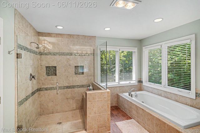 1300 Oak Hollow Drive, Milford Charter Township, MI 48380