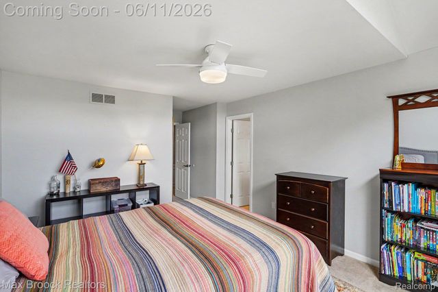 1300 Oak Hollow Drive, Milford Charter Township, MI 48380
