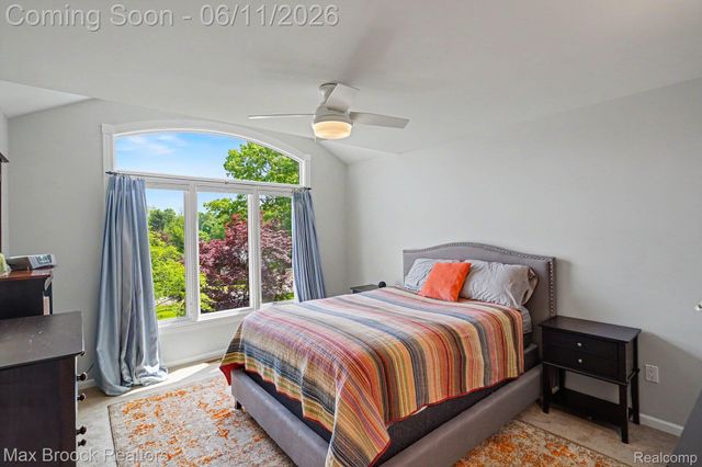 1300 Oak Hollow Drive, Milford Charter Township, MI 48380