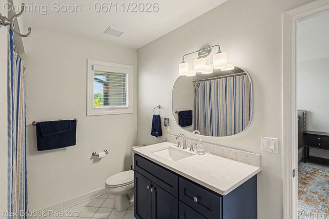 1300 Oak Hollow Drive, Milford Charter Township, MI 48380