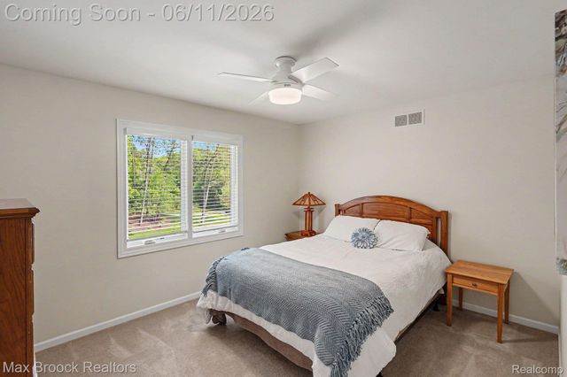 1300 Oak Hollow Drive, Milford Charter Township, MI 48380