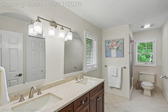 1300 Oak Hollow Drive, Milford Charter Township, MI 48380
