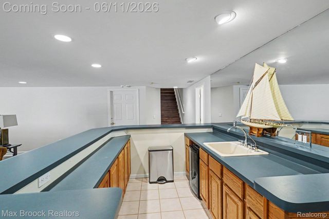 1300 Oak Hollow Drive, Milford Charter Township, MI 48380