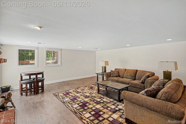 1300 Oak Hollow Drive, Milford Charter Township, MI 48380
