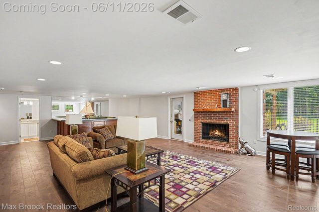 1300 Oak Hollow Drive, Milford Charter Township, MI 48380