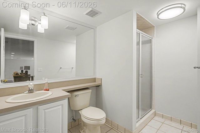 1300 Oak Hollow Drive, Milford Charter Township, MI 48380