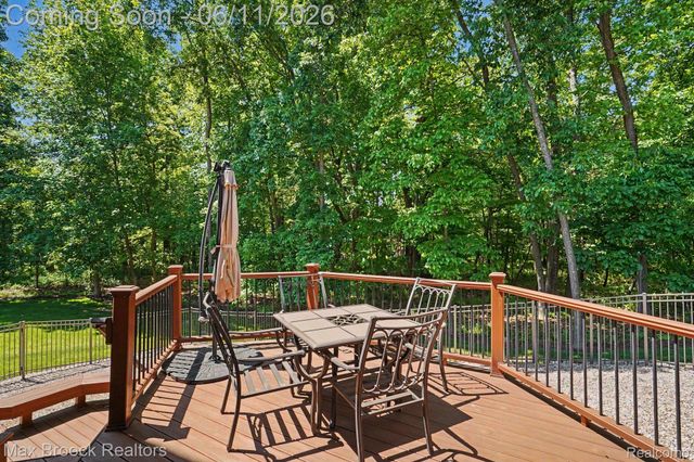 1300 Oak Hollow Drive, Milford Charter Township, MI 48380
