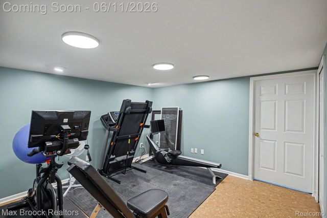 1300 Oak Hollow Drive, Milford Charter Township, MI 48380