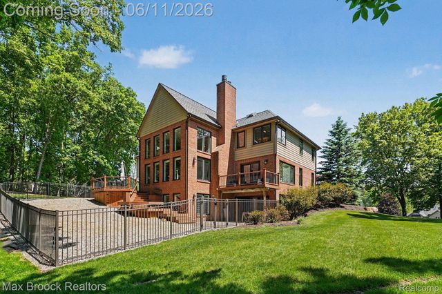 1300 Oak Hollow Drive, Milford Charter Township, MI 48380