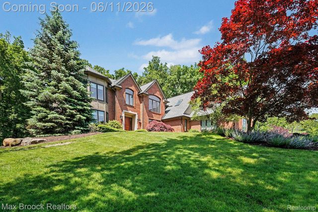 1300 Oak Hollow Drive, Milford Charter Township, MI 48380