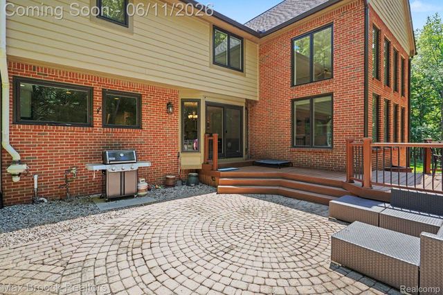 1300 Oak Hollow Drive, Milford Charter Township, MI 48380