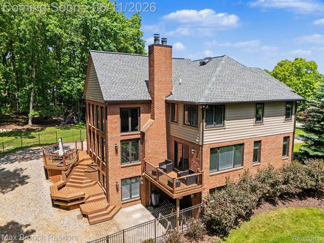 1300 Oak Hollow Drive, Milford Charter Township, MI 48380