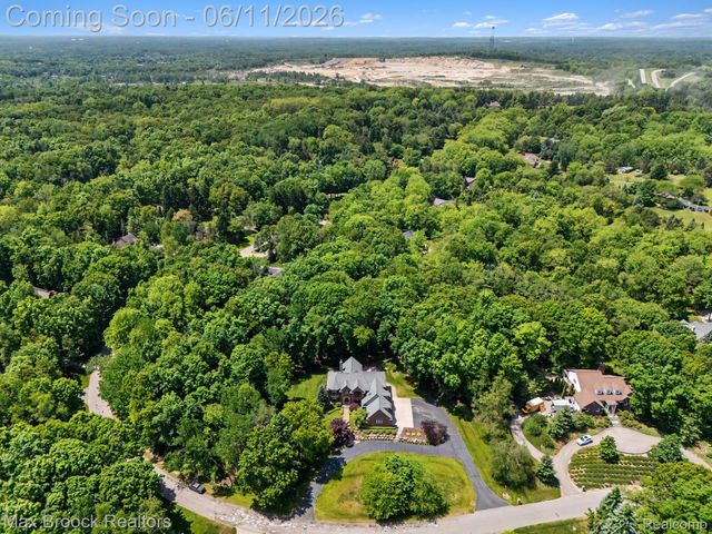 1300 Oak Hollow Drive, Milford Charter Township, MI 48380