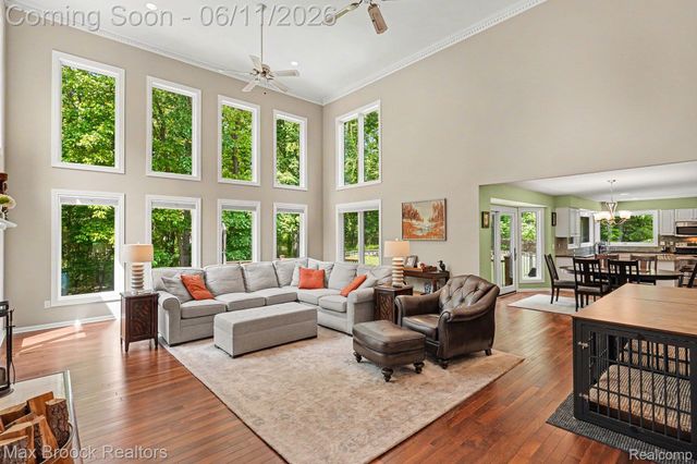 1300 Oak Hollow Drive, Milford Charter Township, MI 48380